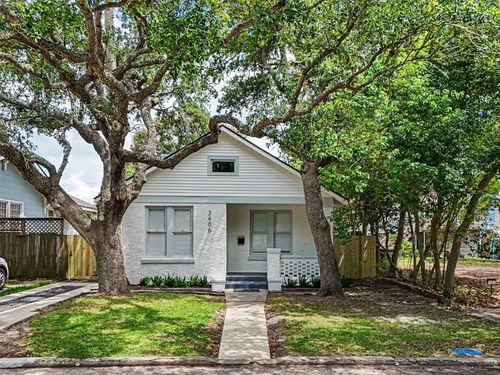 3406 Avenue Q 1/2, Galveston, TX, 77550-7567 | Card Image