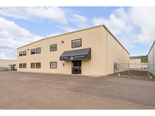 2797 Nw Aviation Dr, Roseburg, OR, 97470-6904 | Card Image