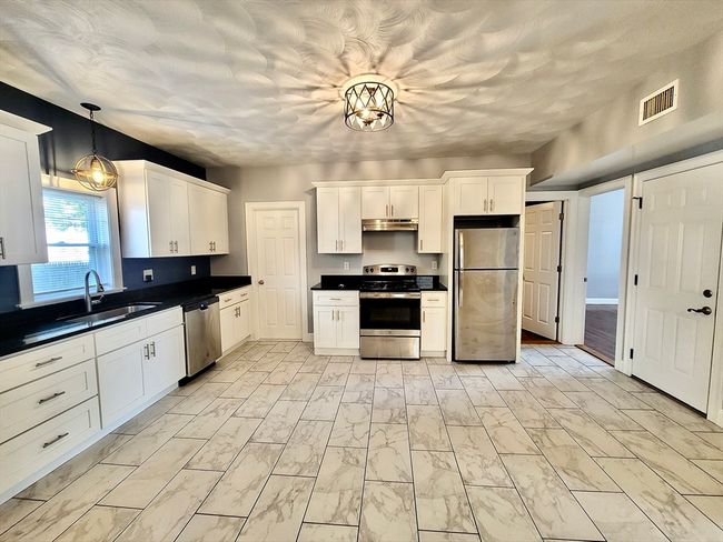APT-1 - 64 Sutton St, Condo with 3 bedrooms, 1 bathrooms and 1 parking in Providence RI | Image 8