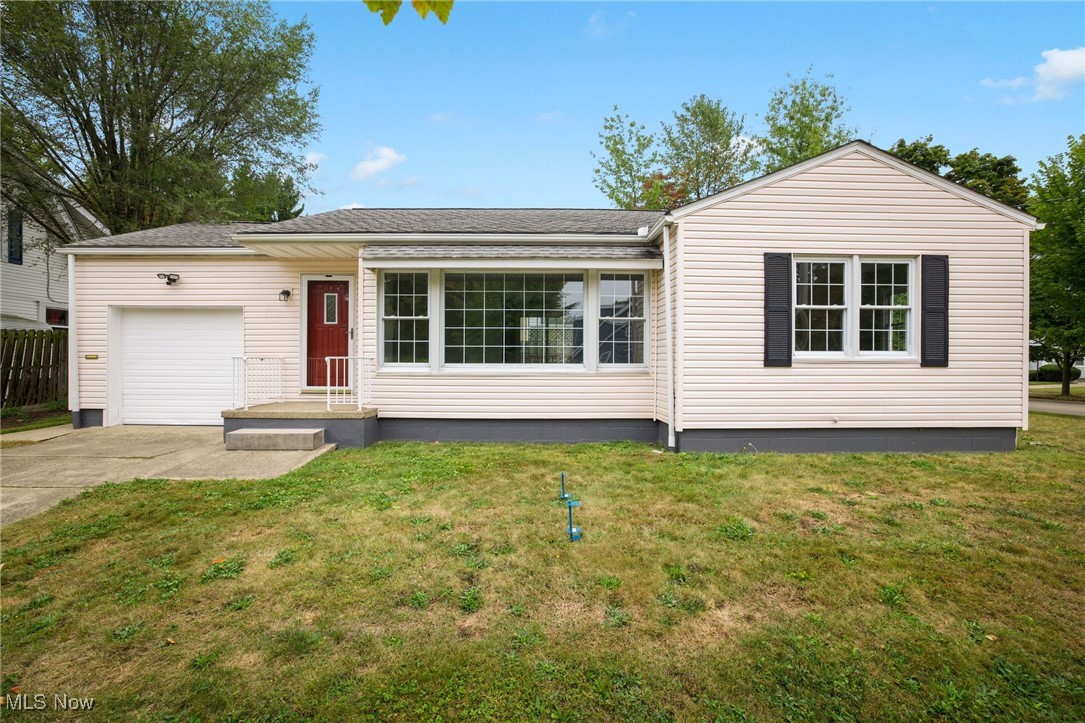 Dresden Ave, Akron, OH 44301