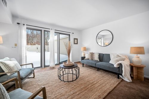 907-907 Windsor Dr, Framingham, MA, 01701-5004 | Card Image