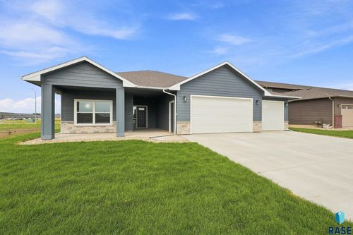 5801 S Yarrow Trl Trail, Sioux Falls, SD, 57108 | Card Image