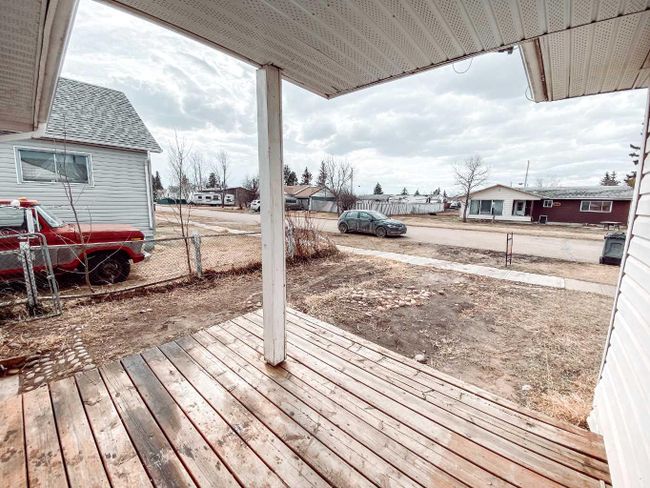 4647 53 Street, Home with 2 bedrooms, 1 bathrooms and 1 parking in Rycroft AB | Image 10