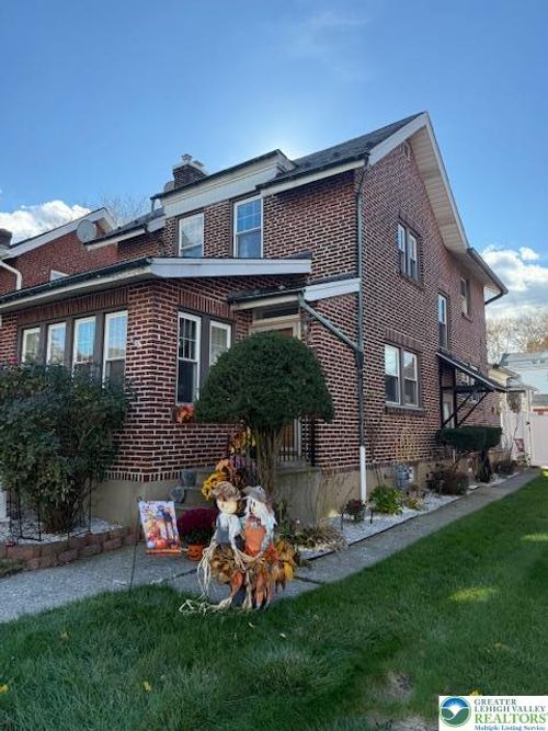 520 S Lynn St, Fountain Hill, PA, 18015-4409 | Card Image