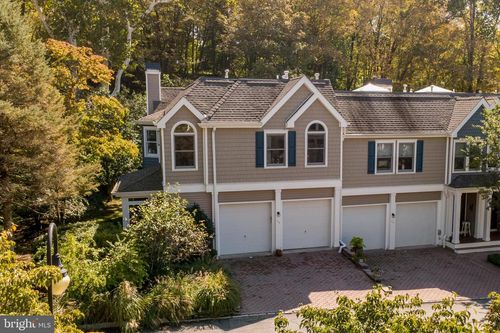 18 Rock Creek Woods Dr, Lambertville, NJ, 08530-1111 | Card Image