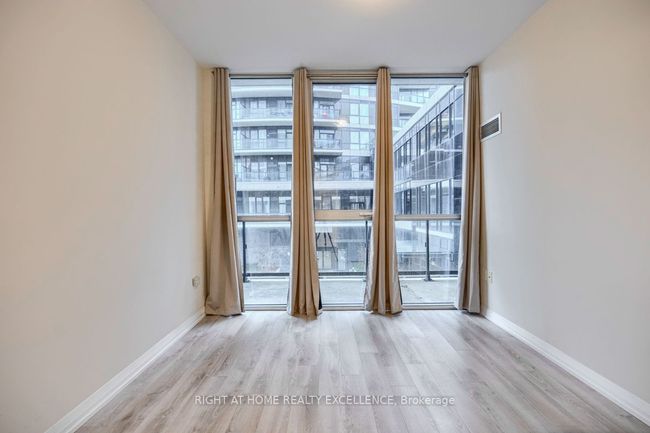 201 - 65 Watergarden Dr, Condo with 3 bedrooms, 2 bathrooms and 1 parking in Mississauga ON | Image 7