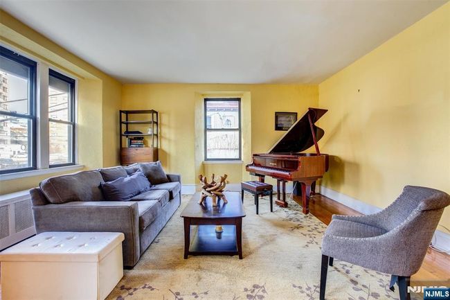 363-37 Mount Prospect, Condo with 3 bedrooms, 2 bathrooms and null parking in Newark NJ | Image 4