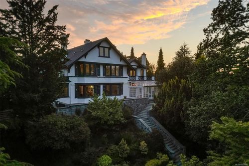 1630 York Pl, Victoria, BC, V8R5X2 | Card Image