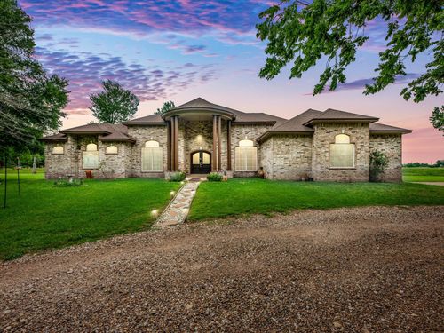 530 Chisolm Trl, Wallis, TX, 77485-9192 | Card Image