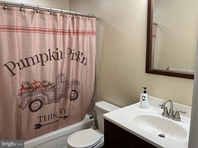 39 Shellflower Rd, House other with 5 bedrooms, 3 bathrooms and null parking in LEVITTOWN PA | Image 48