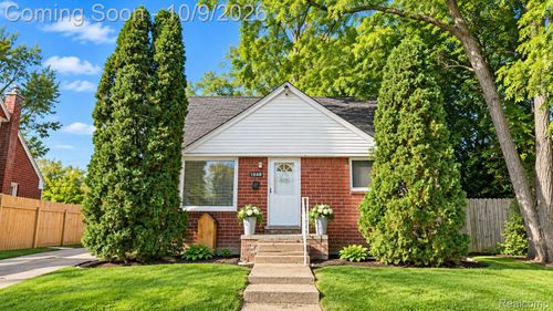 1248 Colonial Dr, Inkster, MI, 48141-1761 | Card Image