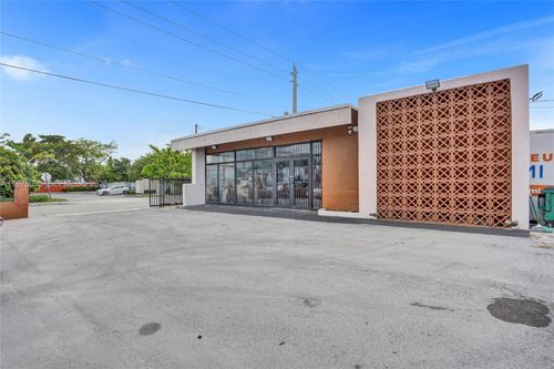 5595 Nw 17th Ave, MIAMI, FL, 33142-3161 | Card Image