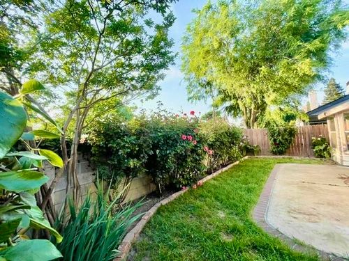 524 N Velie Drive, Visalia, CA, 93292 | Card Image