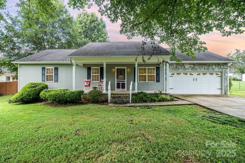 2076 Summerfield Cir, Conover, NC, 28613-8128 | Card Image