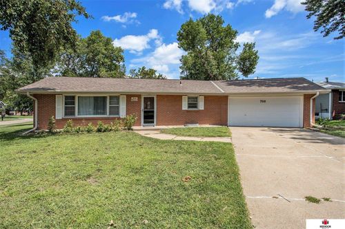 700 Windsor Dr, Lincoln, NE, 68528-1073 | Card Image