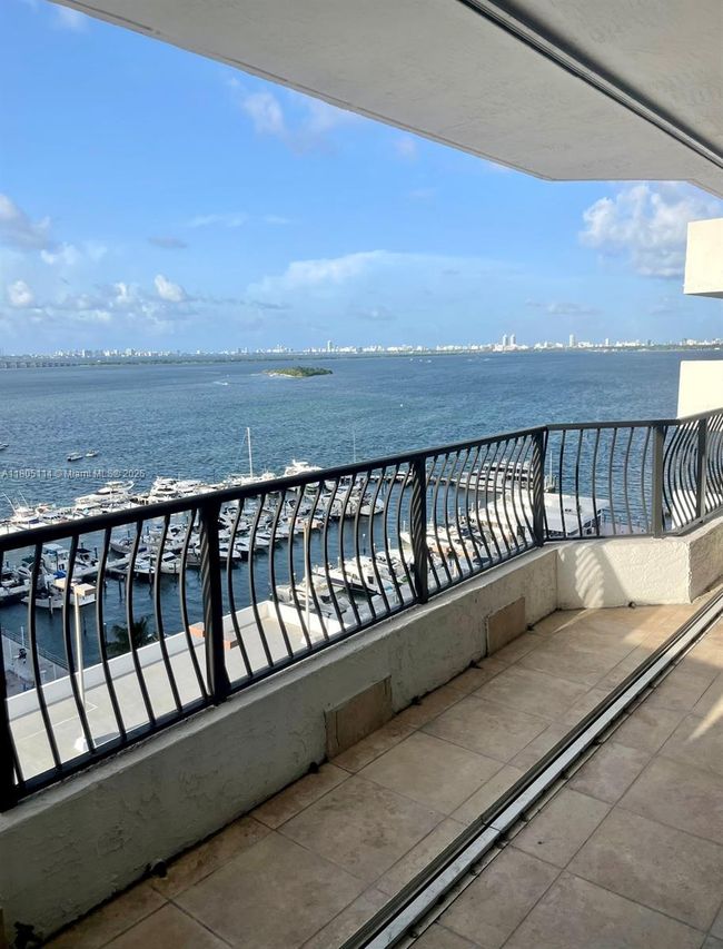 APT-16F - 555 Ne 15 Th St, Condo with 1 bedrooms, 2 bathrooms and null parking in MIAMI FL | Image 8