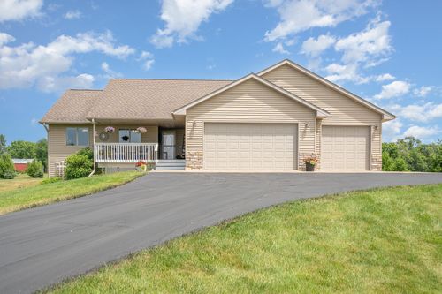 1451 92nd St, New Richmond, WI, 54017-7526 | Card Image