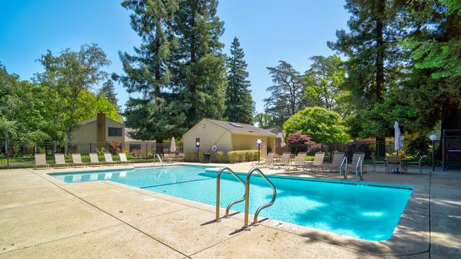 10 Adelphi Ct, Townhouse with 2 bedrooms, 3 bathrooms and null parking in Sacramento CA | Image 39