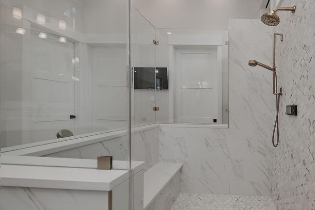 Ensuite Primary Bathroom | Image 26