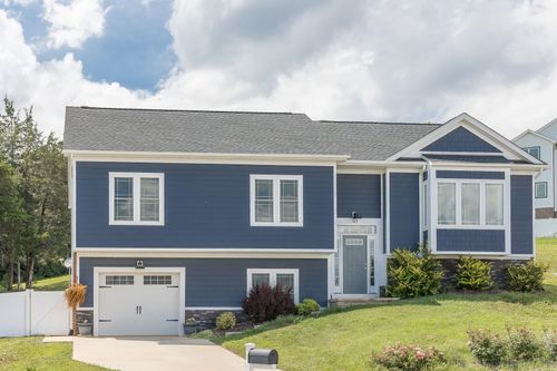 123 Beauregard Dr, STAUNTON, VA, 24401-9064 | Card Image