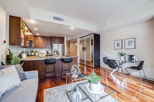 w402-900 Lenora St, Seattle, WA, 98121-3157 | Card Image