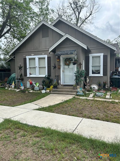 513 N San Marcos St, Seguin, TX, 78155-4740 | Card Image