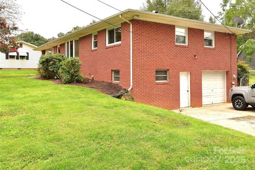 20 Sand Hill School Rd, Asheville, NC, 28806-1021 | Card Image