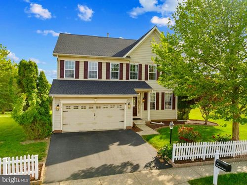 4 Hartfeld Rd, NEWTOWN, PA, 18940-2409 | Card Image