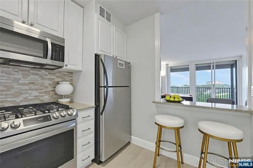 5 Horizon Rd, Fort Lee, NJ, 07024-6651 | Card Image