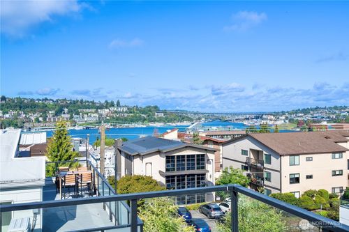 c-2218 Franklin Ave E, Seattle, WA, 98102-3426 | Card Image