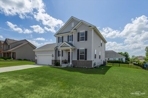 808 Karen Dr, Hampshire, IL, 60140-8284 | Card Image