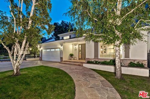 4135 Nagle Avenue, Los Angeles, CA, 91423 | Card Image
