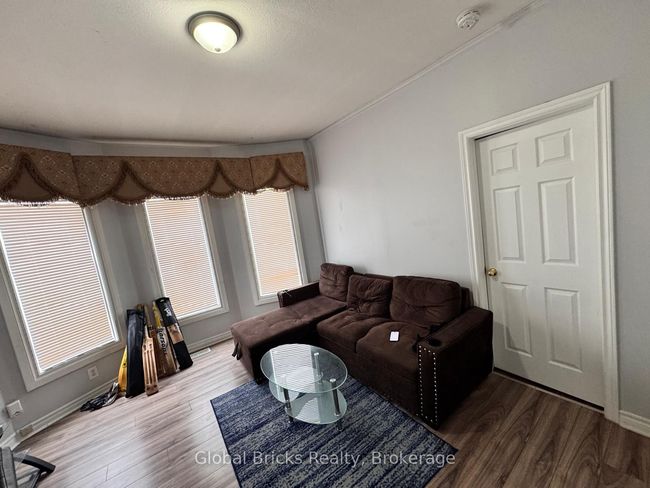4493 Jepson St, House other with 5 bedrooms, 2 bathrooms and 2 parking in Niagara Falls ON | Image 4