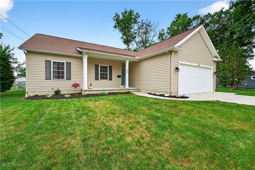 438 E 319th St, Willowick, OH, 44095-3661 | Card Image