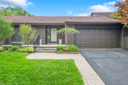 bldg-9-2045 Bordeaux St, West Bloomfield, MI, 48323-3012 | Card Image