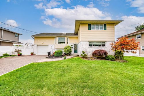 6 Oneida St, Deer Park, NY, 11729-3523 | Card Image