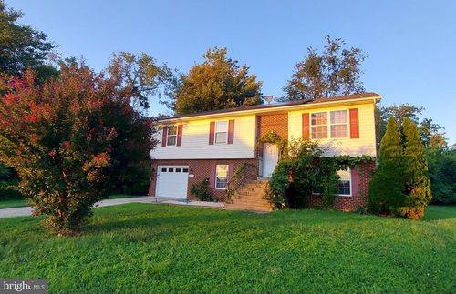 8904 Ballard Ln, CLINTON, MD, 20735-2701 | Card Image