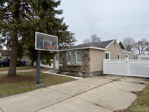 8320 Robindale Ave, Dearborn Heights, MI, 48127-1209 | Card Image