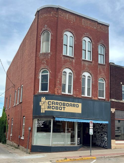 110 Winnebago St, Decorah, IA, 52101-1872 | Card Image