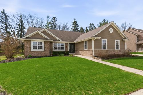 2947 S Gate Dr, Hartford, WI, 53027-8317 | Card Image