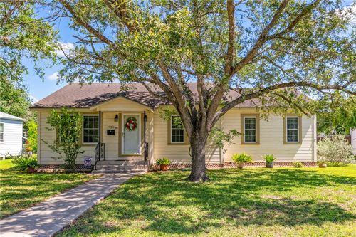 920 Lee Ave, Kingsville, TX, 78363-4233 | Card Image