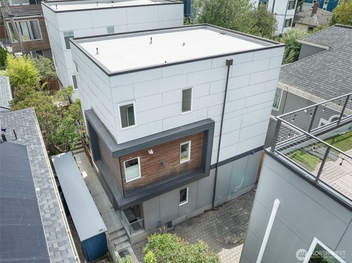 830 B 16th Ave, Seattle, WA, 98122 | Card Image