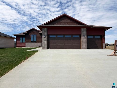 2805 S Dunraven Ave, Sioux Falls, SD, 57110 | Card Image