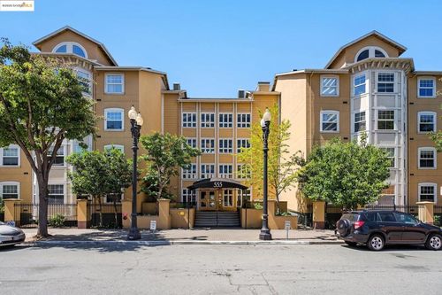 apt-201-555 10th St, Oakland, CA, 94607-4050 | Card Image