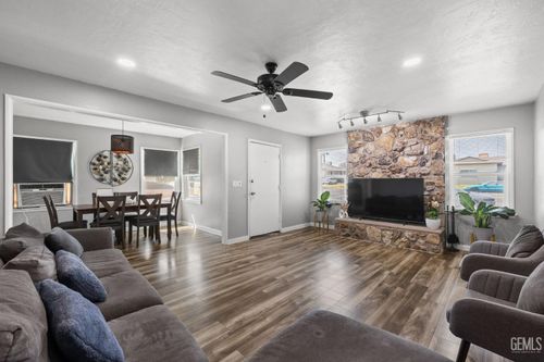 321 Circle Dr, Bakersfield, CA, 93308 | Card Image