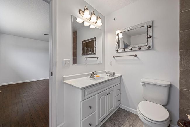 26 Main bathroom.jpg | Image 27