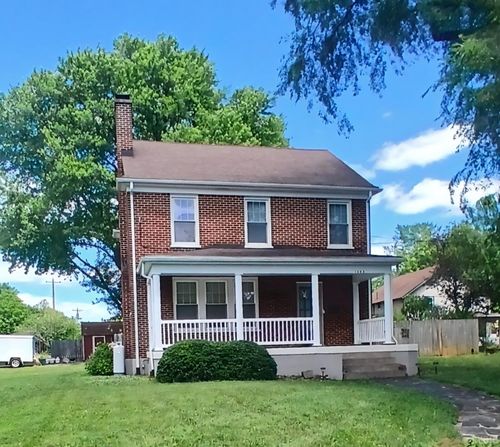 1305 Park St, Bedford, VA, 24523-2141 | Card Image