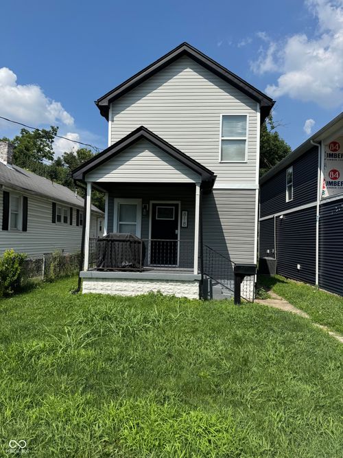 818 Fulton St, Jeffersonville, IN, 47130-4151 | Card Image