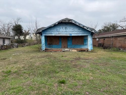 5011 Reed Rd, Houston, TX, 77033-4015 | Card Image