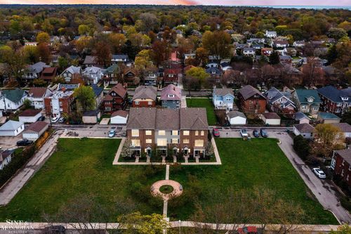 1058 Lakepointe St, Grosse Pointe Park, MI, 48230-1318 | Card Image